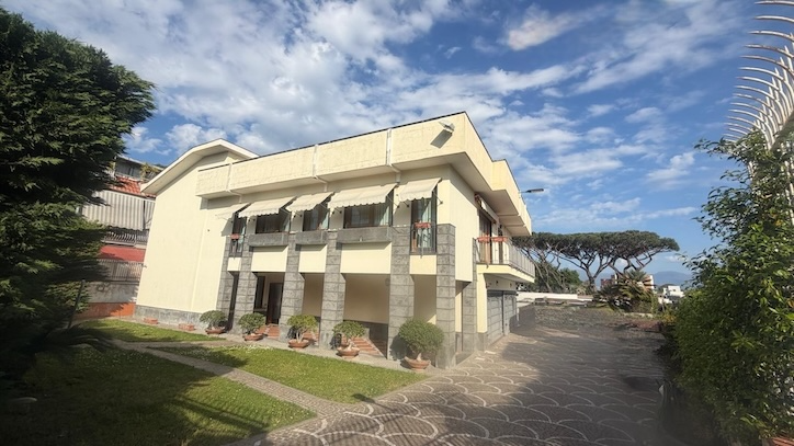 Villa Bifamiliare in vendita via Giovanni XXIII Villa Bifamiliare in vendita via Giovanni XXIII